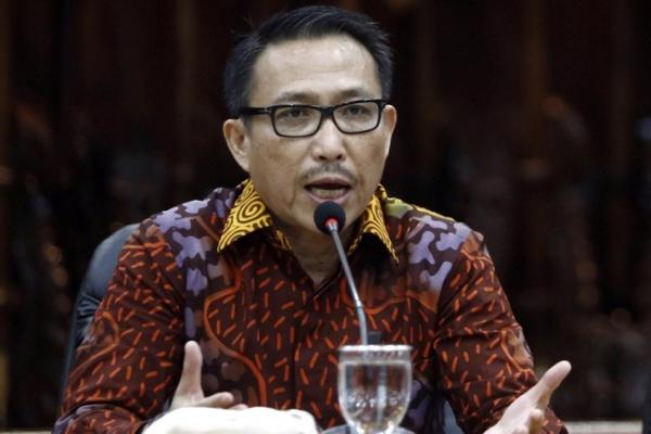 Ketua Komisi III DPR RI, Herman Herry menginstruksikan Imigrasi Kemenkumham meningkatkan upaya pemeriksaan penumpang sebagai antisipasi dan pencegahan penyebaran virus Corona di Indonesia.