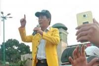 Demo Depan Gedung MPR, Orasi Sri Bintang: Tujuan Kita Melengserkan Jokowi