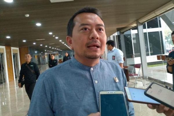 Ketua Komisi X DPR, Sayiful Huda menyampaikan kekecewaan terkait nama Presiden RI ke-4 KH Abdurrahman Wahid alias Gus Dur yang tidak ada dalam Kamus Sejarah Indonesia.
