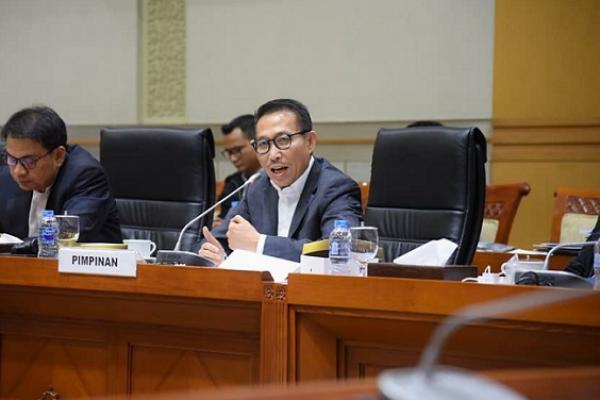 Ketua Komisi III DPR RI, Herman Herry mengingatkan Kabareskrim Polri yang baru dilantik, Komjen Listyo Sigit Prabowo, untuk segera menuntaskan kasus penyerangan penyidik KPK, Novel Baswedan.