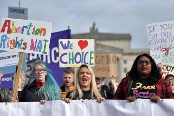 Irlandia Utara akan melegalkan aborsi dan pernikahan sesama jenis setelah upaya 11 jam perdebatan oleh majelis wilayah untuk menolak kebijakan. 