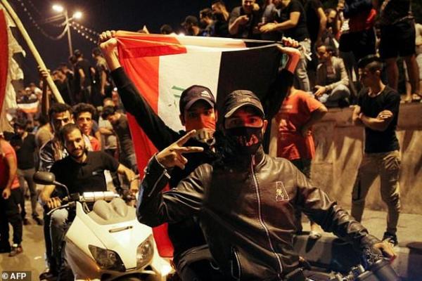 Ini merupakan protes fase kedua, sejak aksi berdarah awal bulan ini, dan diperkirakan lebih besar karena mendapatkan dukungan ulama Moqtada al-Sadr.