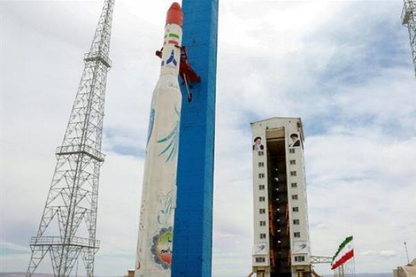 Tidak ada negara yang membantu Iran dalam pengembangan satelit yang diluncurkan oleh negara sejauh ini, kecuali universitas-universitas Republik Islam Iran.