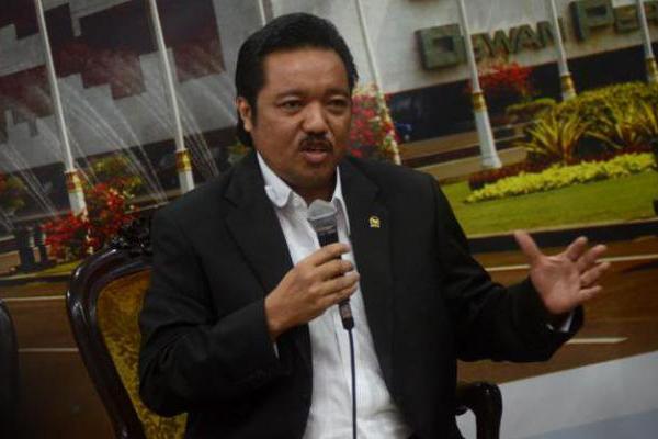 DPP Partai Golkar terpaksa menunda pelaksanaan Musyawarah Daerah (Musda) DPD Golkar Riau yang sejatinya diselenggarakan hari ini, Minggu (1/3).