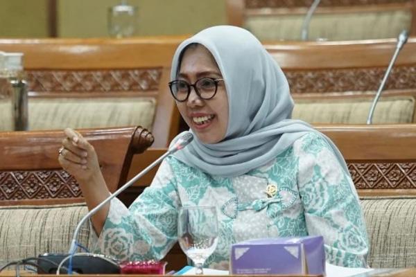 Anggota Komisi IX DPR RI, Nur Nadlifah meminta Atase Ketenagakerjaan (Atnaker) Kementerian Ketenagakerjaan di luar negeri untuk segera melakukan tindakan pencegahan dini terkait penyebaran Virus Corona (2019-nCov)