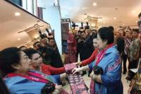 Megawati Bersama Wishnutama dan Wiryanti Sukamdani Tinjau Pameran