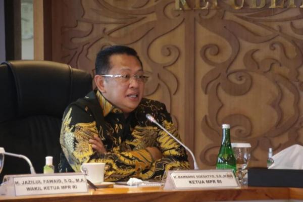 Bambang Soesatyo mendorong para gubernur, bupati dan wali kota untuk menggunakan wewenang mengajukan permohonan Pembatasan Sosial Berskala Besar (PSBB