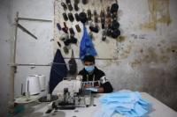 Penjahit Gaza Buat Jutaan Masker Bantu Eropa