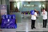UMKM Terdampak Corona Terima Sumbangan Ribuan Paket Sembako dari IKA ITS