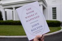 Hakim Tolak Permintaan Trump Blokir Buku John Bolton