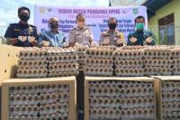 Karantina Pertanian Pekanbaru Hibahkan Hasil Tangkapan Telur ke Desa Kepulauan Meranti