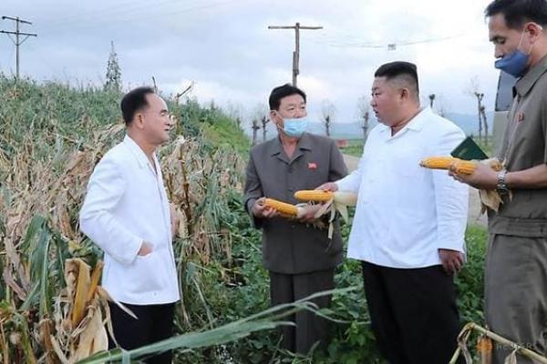 Kesehatan Kim Jong-un disoroti setelah muncul analisis yang menyebutkan bahwa pemimpin otoriter berusia 37 tahun itu telah kehilangan banyak berat badan.