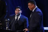 Sebelum Meninggal, Maradona Berikan Benda Spesial Ini untuk Ronaldo Botak