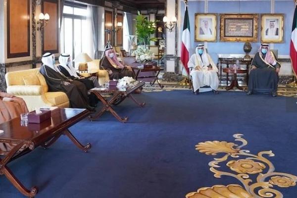 Perdana Menteri Kuwait Sabah Al-Khalid Al-Sabah menyampaikan pengunduran diri kabinetnya kepada Emir Sheikh Nawaf Al-Ahmed Al-Sabah pada Rabu (13/1).