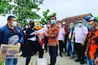 Bantu Warga, Pengurus Pusat Badan Pemuda Pancasila Berikan Sembako di Subang