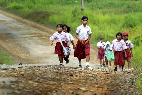 Komisi Perlindungan Anak Indonesia (KPAI) menyebut penyelenggaraan pembelajaran tatap muka (PTM) terbatas, pasca diterbitkan penyesuaian SKB Empat Menteri berpotensi memunculkan klaster baru di satuan pendidikan.