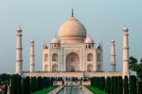 Taj Mahal Ditutup Setelah Polisi Menerima Panggilan Ancaman Bom