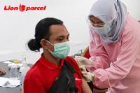 Lion Parcel Gelar Vaksinasi untuk Karyawan dan Warga