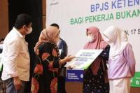 Menaker Ida Dorong Perluas Kepesertaan BPJS Ketenagakerjaan Sektor Informal
