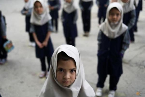Eks Presiden Afghanistan Desak Agar Anak Perempuan Segera Kembali Sekolah