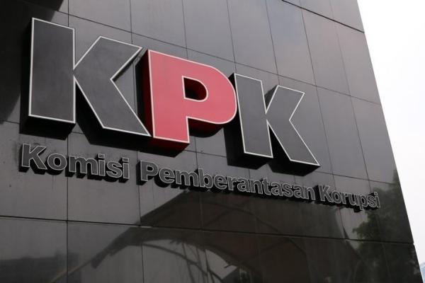KPK Cecar Karyawan PT Pertamina soal Mekanisme Awal Pengadaan LNG
