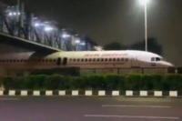 Viral! Pesawat Air India Tersangkut di Jembatan, Ini Penjelasan Maskapai