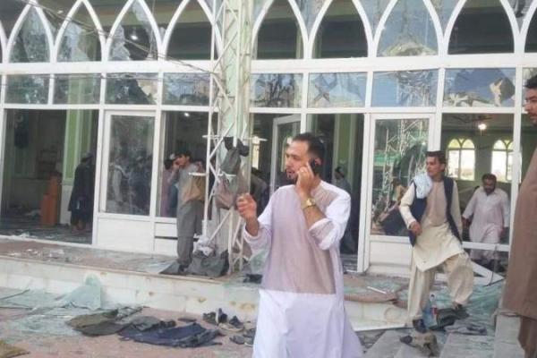  Komunitas muslim Syiah kembali menjadi sasaran di Afghanistan. Belum tuntas kasus bom bunuh diri di masjid muslim Syiah di Kota Kunduz pekan lalu, pada Jumat (15/10) ini bom meledak di masjid Kota Kandahar.