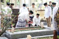 Peringati Hari Santri, Sekjen Gerindra Ziarah ke Makam KH Hasyim Asyari