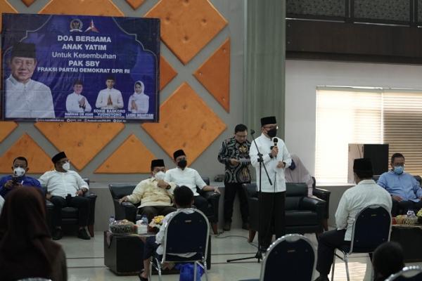 Fraksi Partai Demokrat DPR RI menggelar doa bersama untuk kesembuhan Presiden ke-6 RI Susilo Bambang Yudhoyono (SBY) di Aula Gedung Serbaguna Rumah Jabatan Anggota (RJA) DPR RI, Kalibata, Rabu (10/11).
