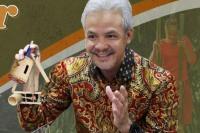 Ganjar Pranowo Borong Mainan Tradisional dan Bagikan ke Anak-anak