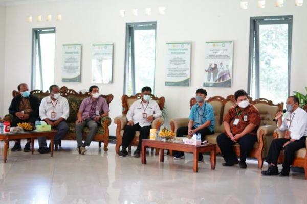 Kesiapan Politeknik Pembangunan Pertanian Yogyakarta Magelang (Polbangtan YoMa), dipantau langsung Tim Kemenpan RB, Novan Kharisma Salainti bersama Alif Fajar Sidiq.