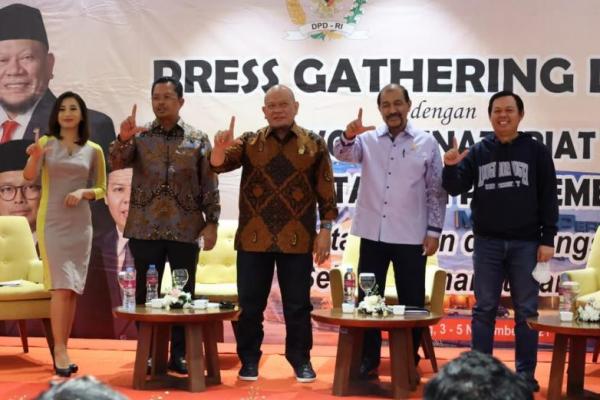 Langkah Ketua DPD RI sangat berani dan semua senator mendukung upaya tersebut demi perbaikan sistem demokrasi di Indonesia.