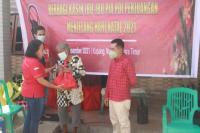 PIA DPR Fraksi PDIP Salurkan Bantuan Natal ke Warga Kupang