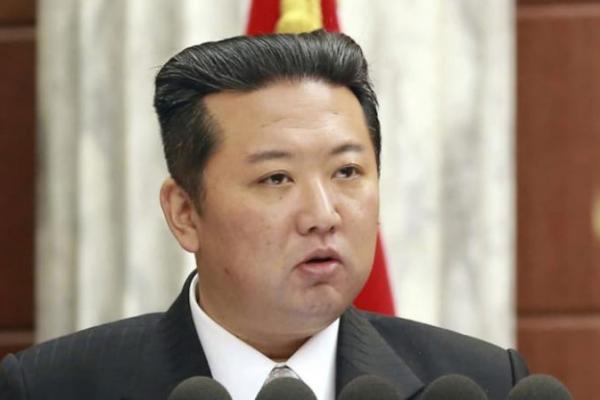 Pertemuan itu bertepatan dengan peringatan 10 tahun Kim secara efektif mengambil alih kepemimpinan negara setelah kematian ayahnya pada 2011.