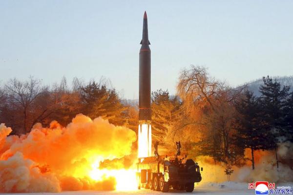 Peluncuran itu, yang menandai uji coba senjata utama ke-14 Korea Utara tahun ini, dilakukan beberapa hari sebelum Presiden Korea Selatan yang baru terpilih Yoon Suk-yeol menjabat pada 10 Mei.