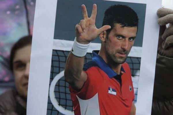 Nama Novak Djokovic masuk dalam undian resmi Australia Open, di tengah ketidakpastian nasib petenis nomor satu dunia itu dalam turnamen kali ini.