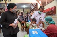 Ketua DPR Tinjau Vaksinasi Pelajar SD Boyolali Didampingi Gibran Rakabuming