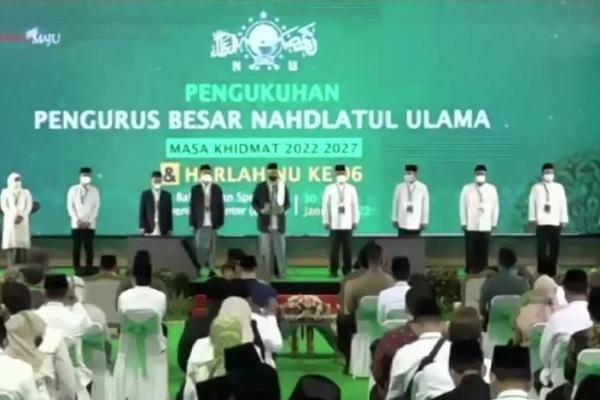 Rais Aam Pengurus Besar Nahdlatul Ulama (PBNU) KH Miftachul Akhyar secara resmi mengukuhkan kepengurusan PBNU masa khidmah 2022-2027.