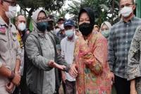 Di Bogor, Mensos Risma Temui Tanggul Jebol Dibiarkan