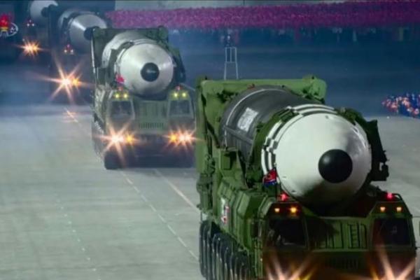 Pengumuman sanksi datang pada hari yang sama Korea Utara mengatakan pihaknya menguji jenis rudal balistik antarbenua (ICBM) yang baru dan kuat.