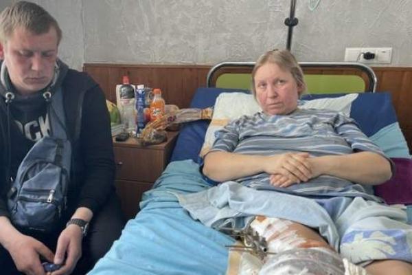 Penembakan terhadap warga sipil di tengah invasi Rusia ke Ukraina kembali terjadi. Natalia Mykolaivna mengklaim menjadi korban penembakan secara sengaja dari militer Rusia.