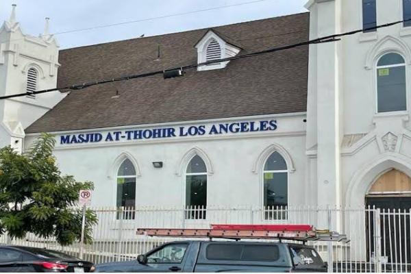 Menyambut bulan suci, semoga komunitas muslim di Amerika dapat berkegiatan di Masjid At-Thohir Los Angeles, California. Masjid ini dapat menjadi pusat syiar dan dakwah Amerika Serikat.