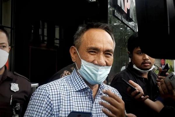 Andi Arief sedianya diperiksa penyidik KPK sebagai saksi kasus dugaan suap yang menjerat Bupati nonaktif Penajam Paser Utara Abdul Gafur Mas’ud.