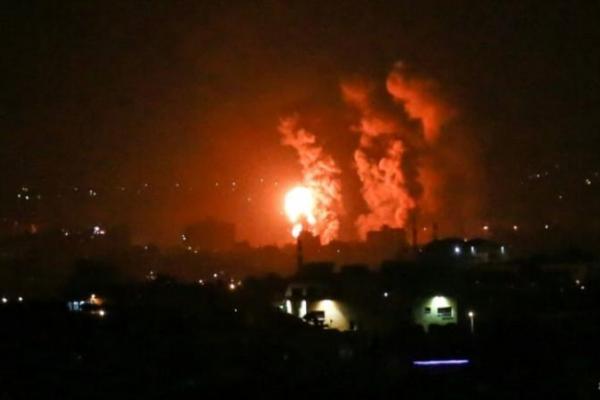Dua roket ditembakkan dari Gaza ke Israel selatan pada Jumat malam, salah satunya mengenai negara Yahudi itu dan yang lainnya jatuh dan mengenai sebuah bangunan perumahan di Gaza utara. Kemudian, roket ketiga ditembakkan ke Israel pada Sabtu pagi.