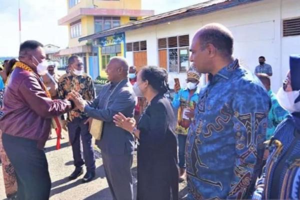 Paulus Waterpauw disambut hangat masyarakat Papua Barat