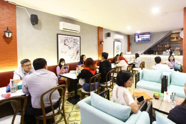 Kedai Ko Acung dengan racikan asli Kalimantan hadir di pusat kuliner Kota Jakarta.