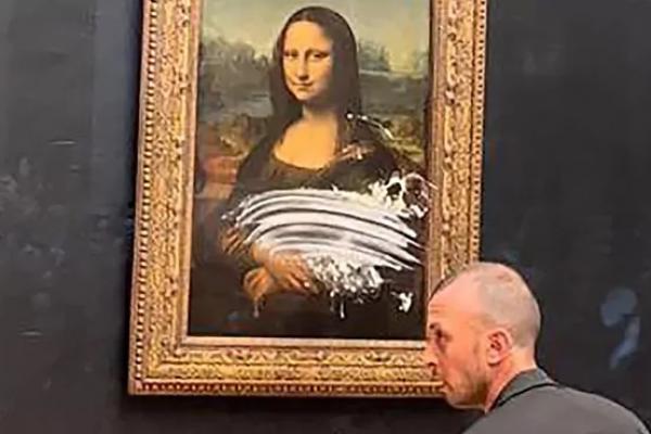 Lukisan Mona Lisa Dilempar Kue, Pengunjung Heboh