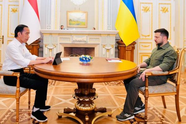 Bertemu Zelenskyy, Pintu Indonesia Dibuka Lebar Jokowi untuk Warga Ukraina