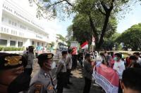 Datangi Kantor Bappenas, Massa Minta Jokowi Copot Suharso Monoarfa
