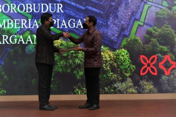 Kemdikbudristek Terima Sertifikat Hak Pakai Tanah Candi Borobudur